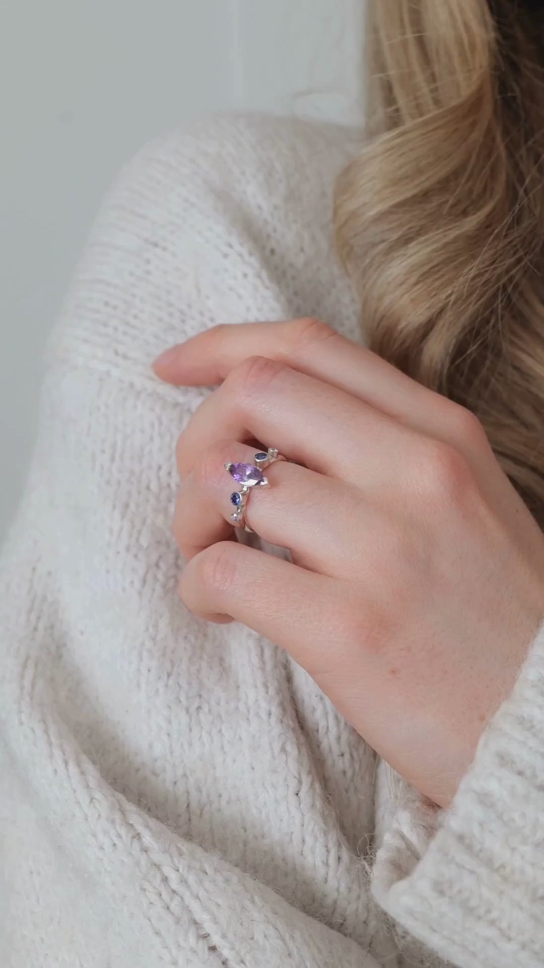 Load and play video in Gallery viewer, Marquise 5 Stone Ring
